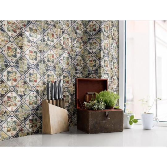 spanielska vzorovana kuchynska dlazba kuchynska rekonstrukcia mediteransky malovany obklad efekt gresova dlazba kvetinovy farebny maly balaton sedliacky dom letne domy stavba obkladac cistocny.jpg